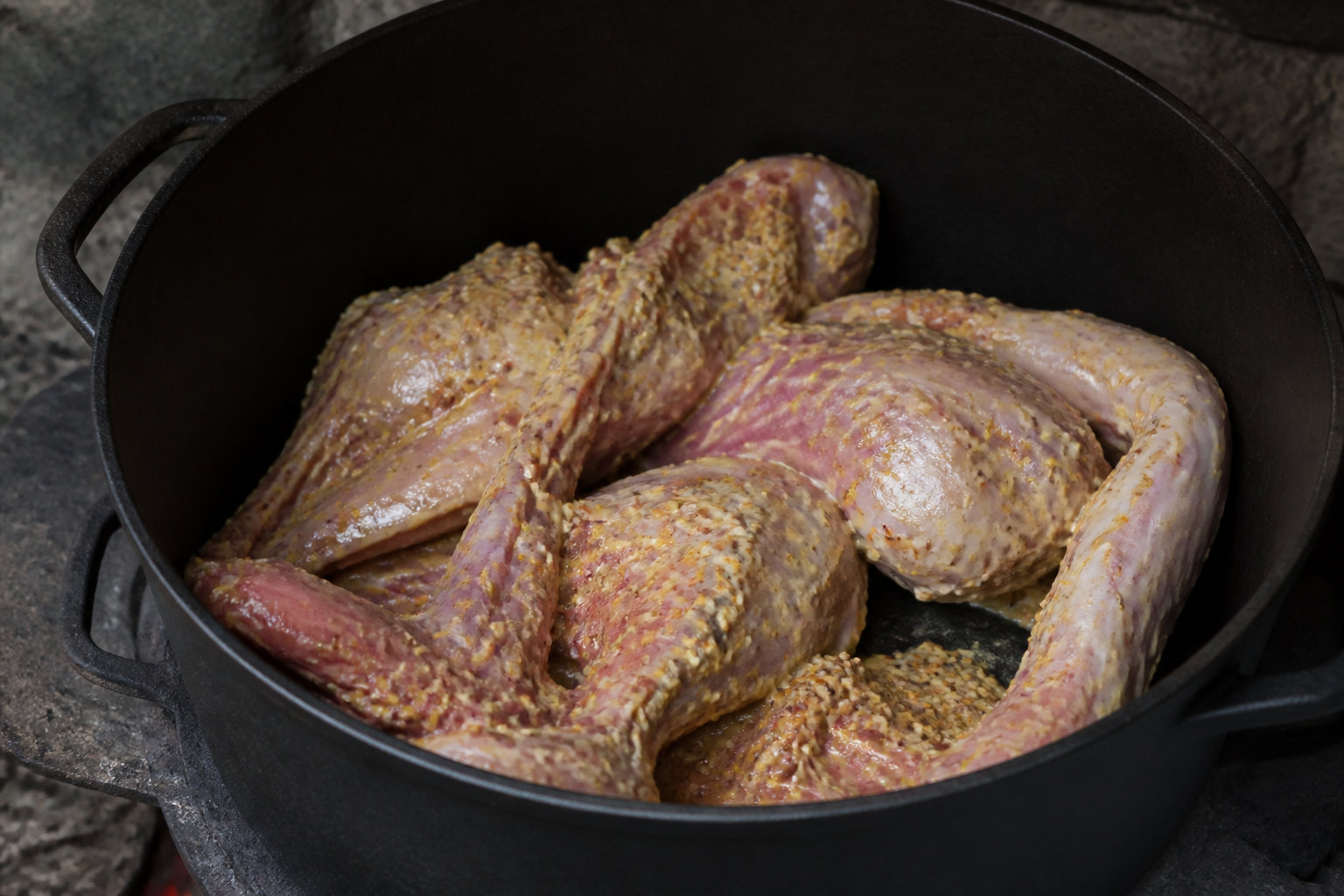 Étapes de préparation et saisie de la viande en cocotte