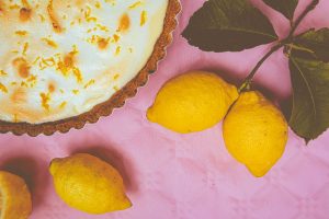 La tarte citron meringuée signature de Cyril Lignac