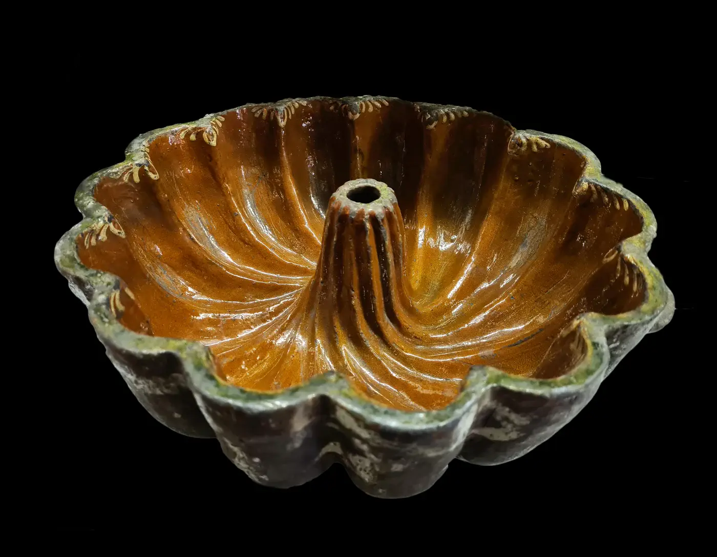 Moule à kougelhopf en terre vernissée, cannelures et cheminée centrale