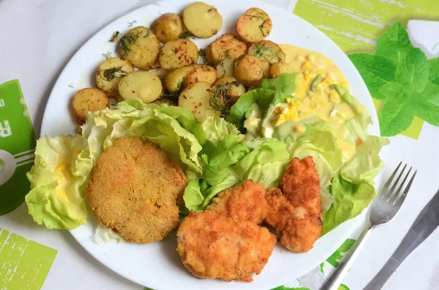 Pommes de terre rissolées dans une cocotte en fonte