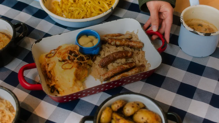 Choucroute calories : le chou, la garniture et l'assiette